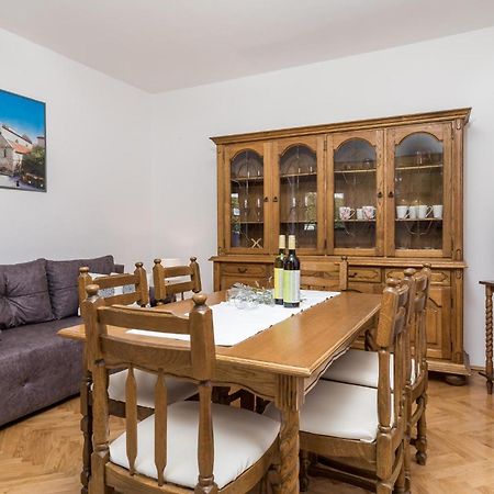 2 Bedroom Awesome Apartment In Pag パグ エクステリア 写真