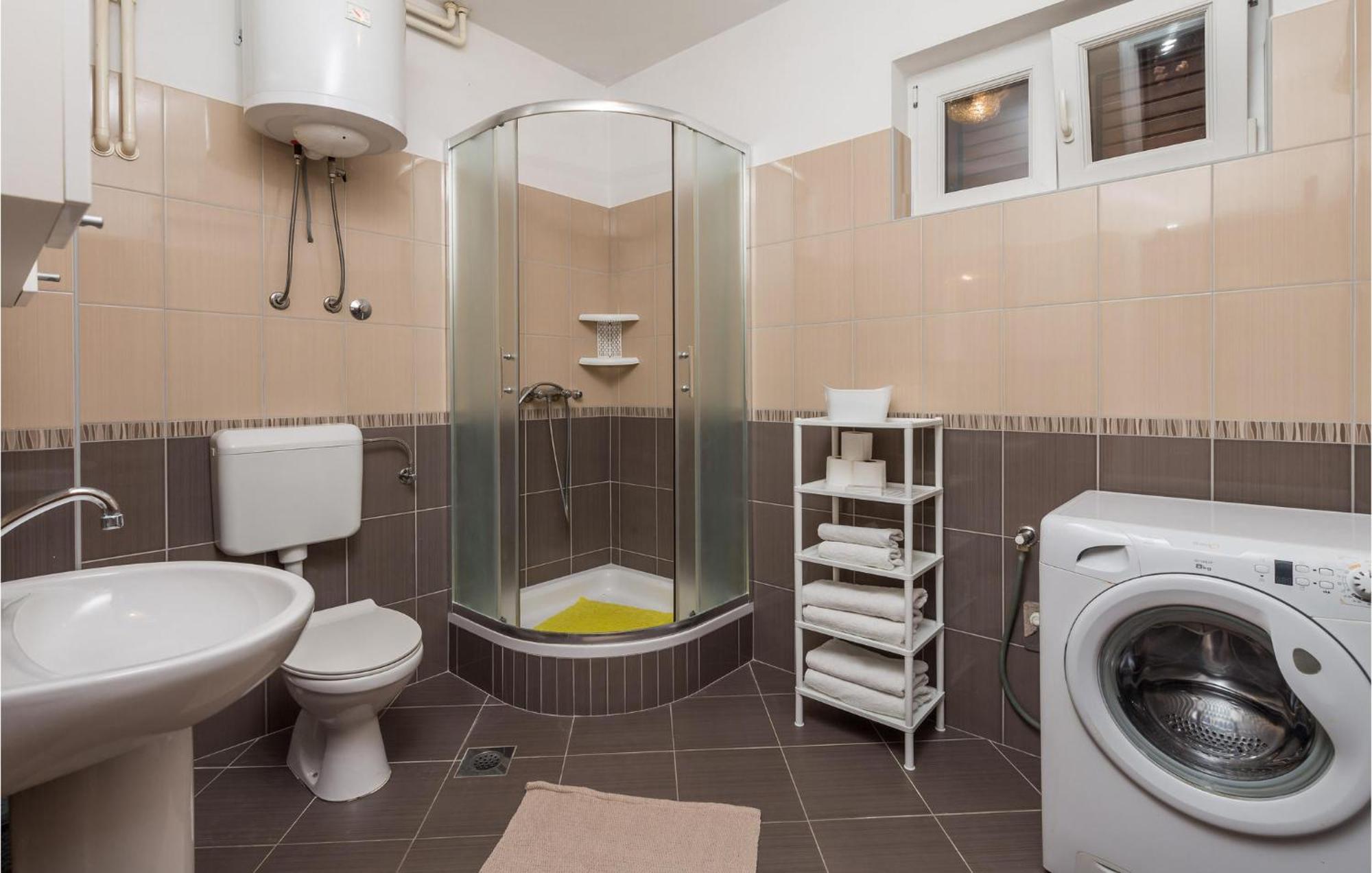 2 Bedroom Awesome Apartment In Pag パグ エクステリア 写真