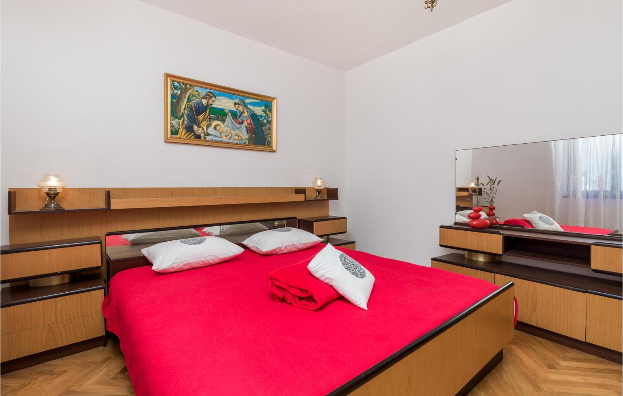 2 Bedroom Awesome Apartment In Pag パグ エクステリア 写真