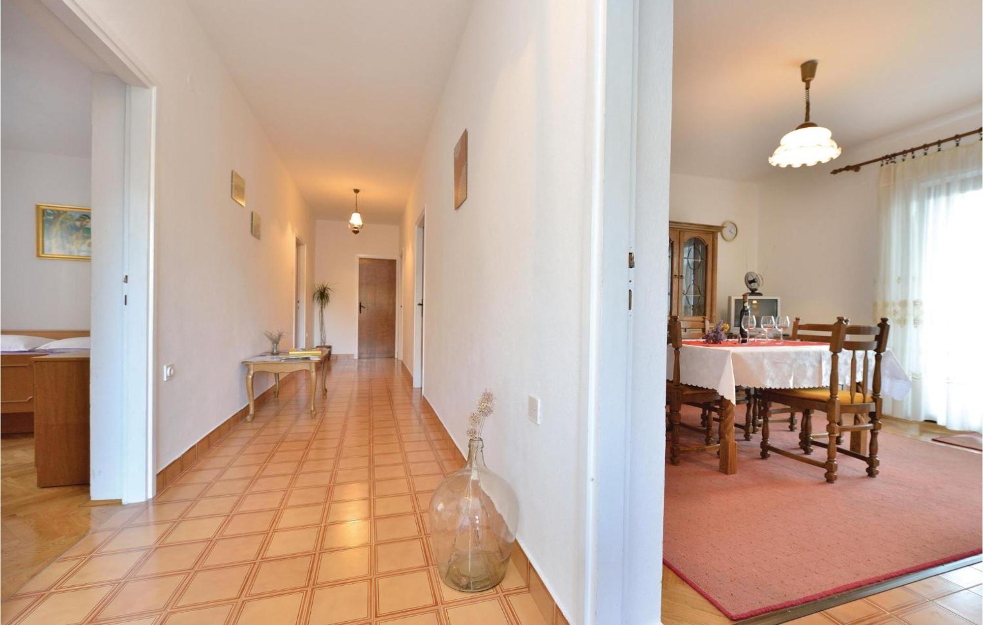 2 Bedroom Awesome Apartment In Pag パグ エクステリア 写真