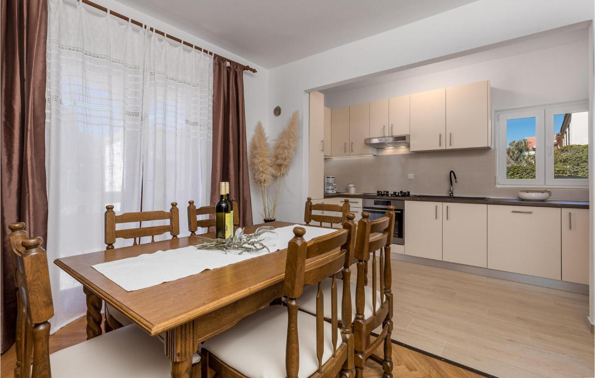 2 Bedroom Awesome Apartment In Pag パグ エクステリア 写真