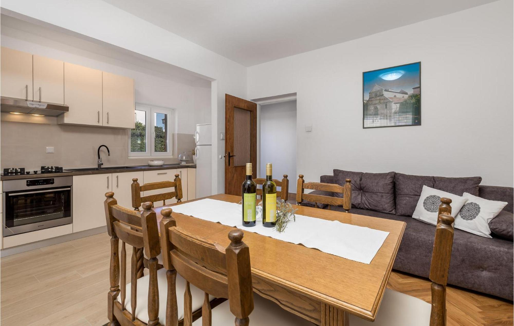 2 Bedroom Awesome Apartment In Pag パグ エクステリア 写真